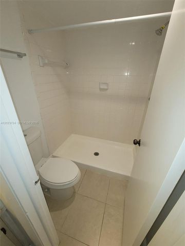 10005 Winding Lake Rd 204, Sunrise, FL 33351