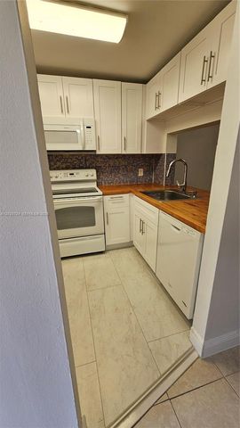 10005 Winding Lake Rd 204, Sunrise, FL 33351