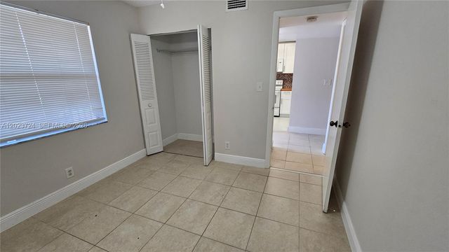 10005 Winding Lake Rd 204, Sunrise, FL 33351