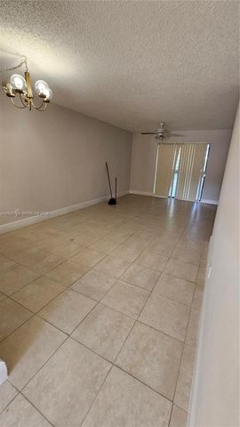10005 Winding Lake Rd 204, Sunrise, FL 33351