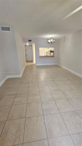 10005 Winding Lake Rd 204, Sunrise, FL 33351