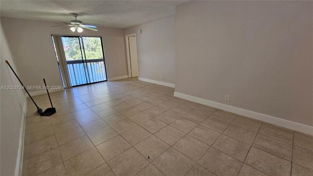 10005 Winding Lake Rd 204, Sunrise, FL 33351