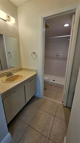 10005 Winding Lake Rd 204, Sunrise, FL 33351