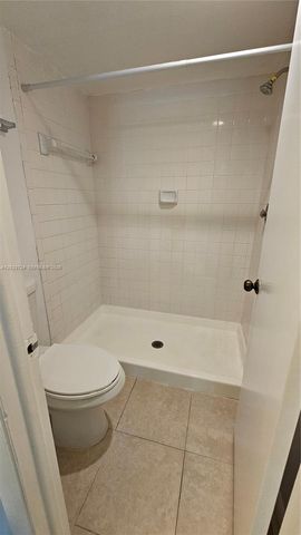 10005 Winding Lake Rd 204, Sunrise, FL 33351
