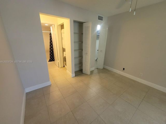 10005 Winding Lake Rd 204, Sunrise, FL 33351