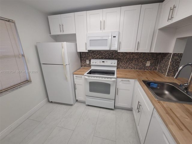 10005 Winding Lake Rd 204, Sunrise, FL 33351