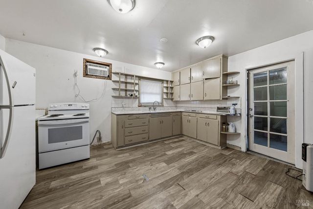 3995 Mullen Ave, Clearlake, CA 95422