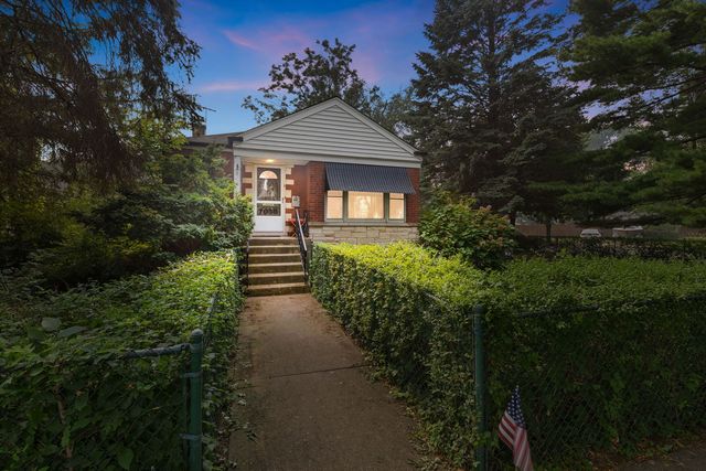 7030 N Ionia Avenue, Chicago, IL 60646