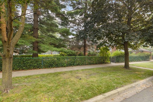 7030 N Ionia Avenue, Chicago, IL 60646