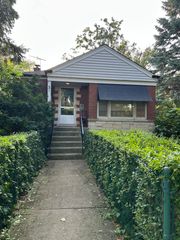 7030 N Ionia Avenue, Chicago, IL 60646