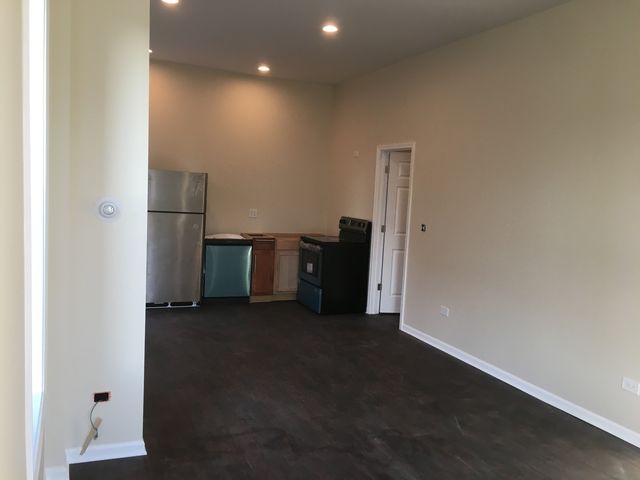 321 W 24th Street 2R, Chicago, IL 60616