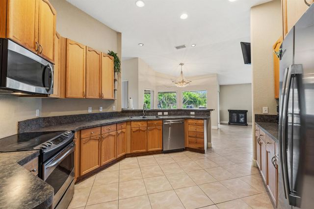5514 NW West Lundy Circle, Port St. Lucie, FL 34986