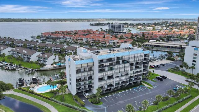 1581 GULF BOULEVARD 302N, Clearwater Beach, FL 33767