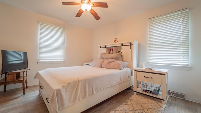 279 W Oakley Avenue, Lowell, IN 46356