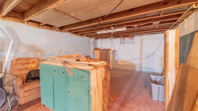 279 W Oakley Avenue, Lowell, IN 46356