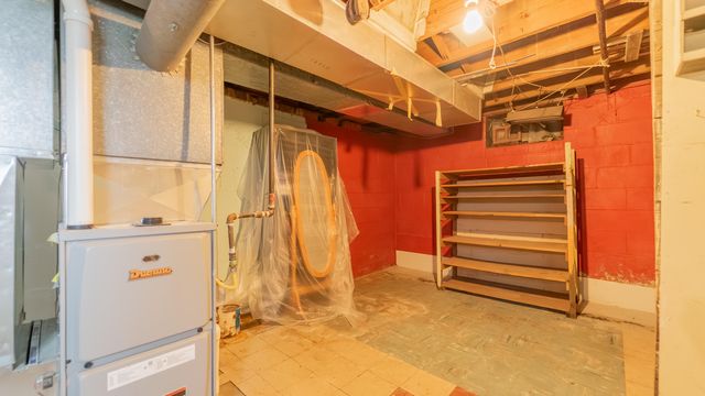 279 W Oakley Avenue, Lowell, IN 46356