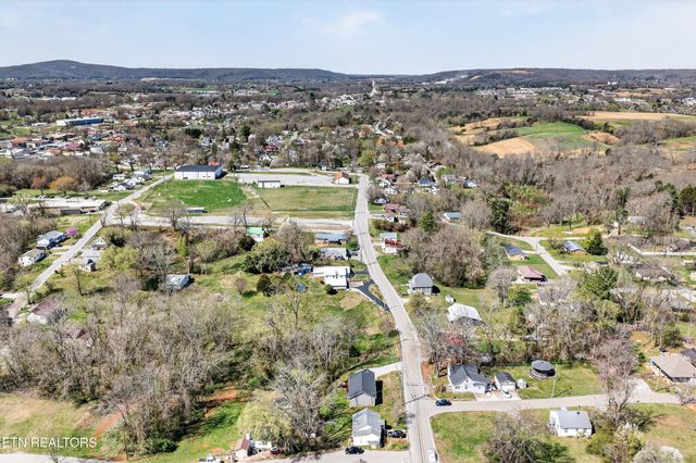 219 E Bronson St, Sparta, TN 38583