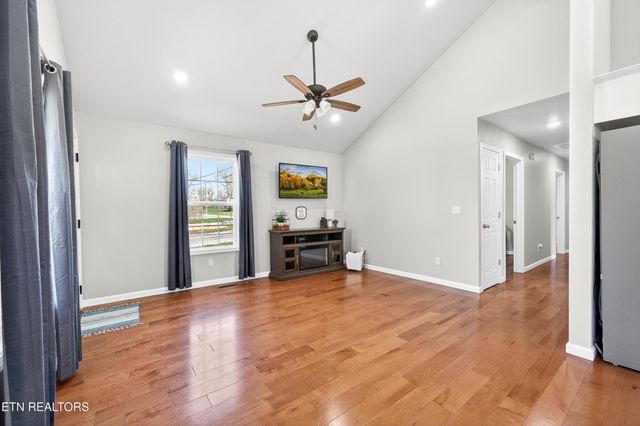 219 E Bronson St, Sparta, TN 38583