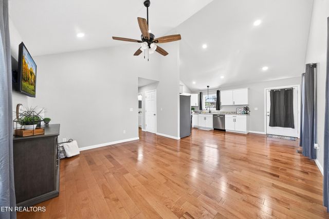 219 E Bronson St, Sparta, TN 38583