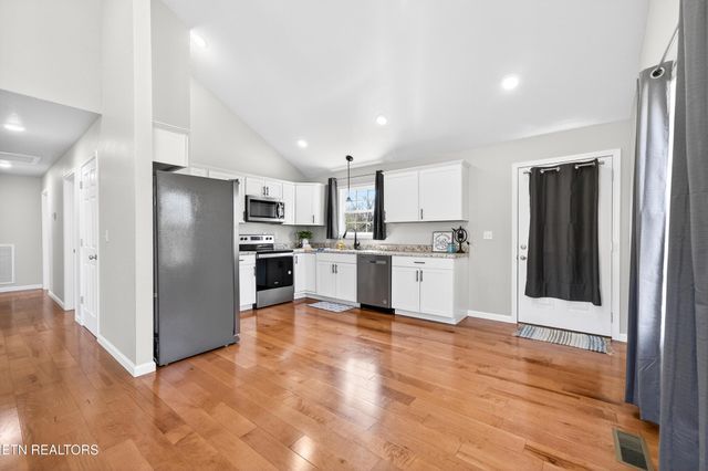 219 E Bronson St, Sparta, TN 38583