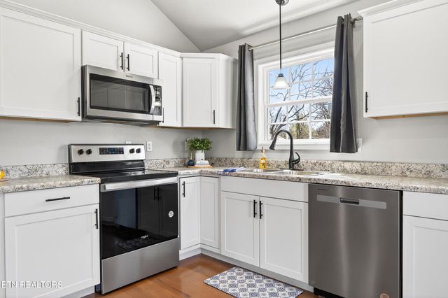 219 E Bronson St, Sparta, TN 38583