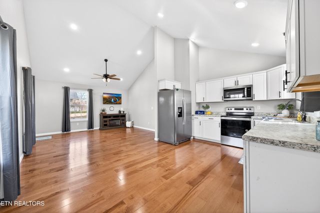 219 E Bronson St, Sparta, TN 38583