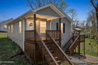 219 E Bronson St, Sparta, TN 38583