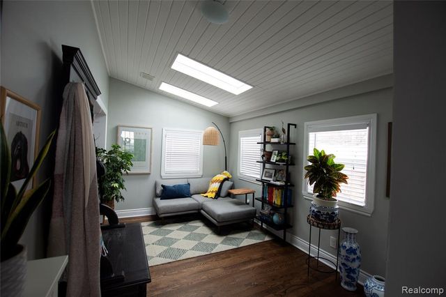 550 Pinecrest Drive, Ferndale, MI 48220