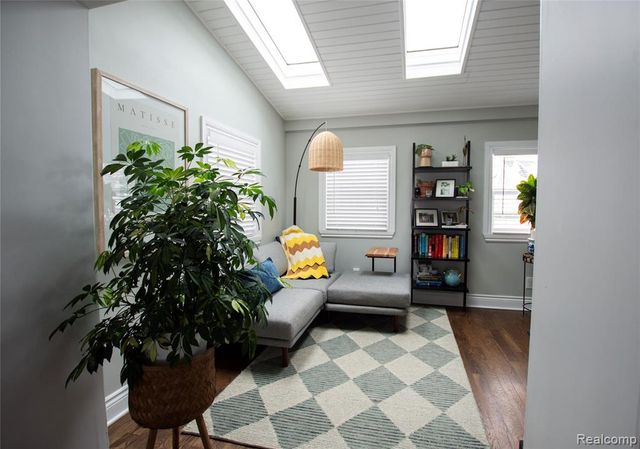 550 Pinecrest Drive, Ferndale, MI 48220