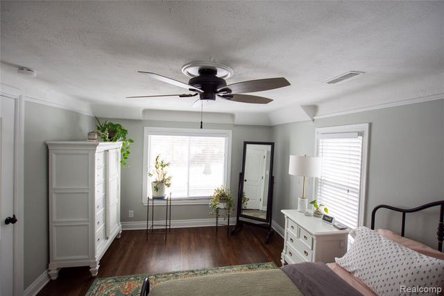 550 Pinecrest Drive, Ferndale, MI 48220