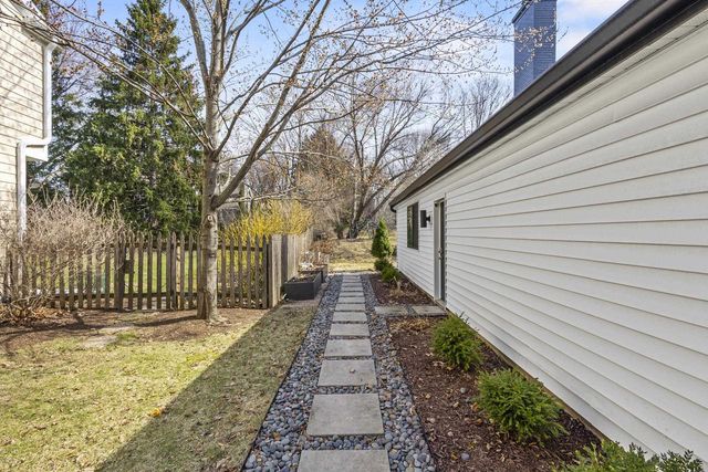 1525 Windfield Way, Middleton, WI 53562