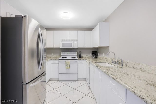 519 Roma CT 3-305, Naples, FL 34110