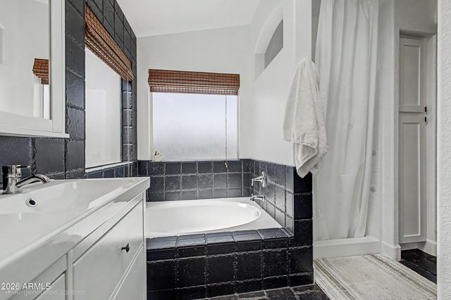 8534 W CHARLESTON Avenue, Peoria, AZ 85382