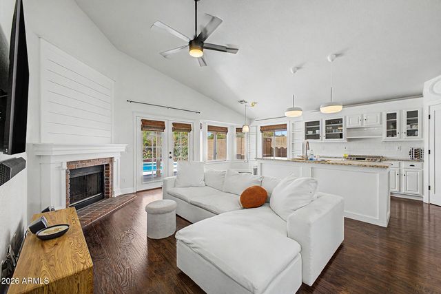 8534 W CHARLESTON Avenue, Peoria, AZ 85382