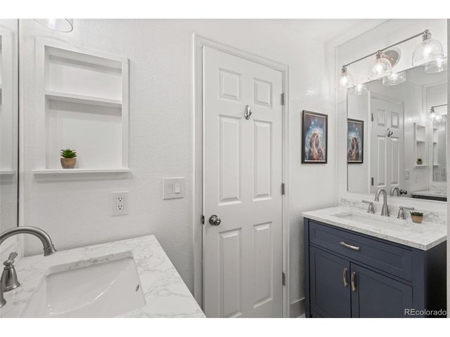 7221 Pine Hills Way, Littleton, CO 80125