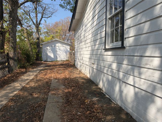 2913 Avenue A, Fort Worth, TX 76105