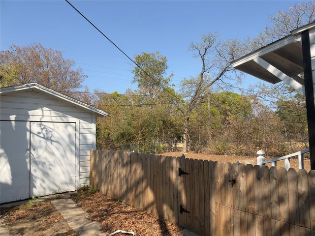 2913 Avenue A, Fort Worth, TX 76105