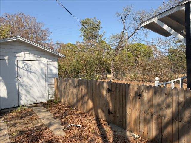 2913 Avenue A, Fort Worth, TX 76105