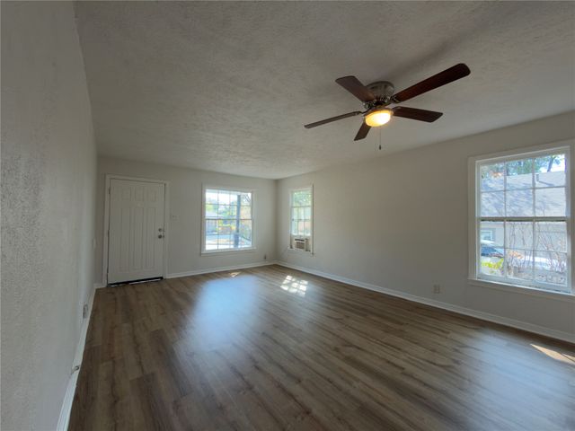 2913 Avenue A, Fort Worth, TX 76105