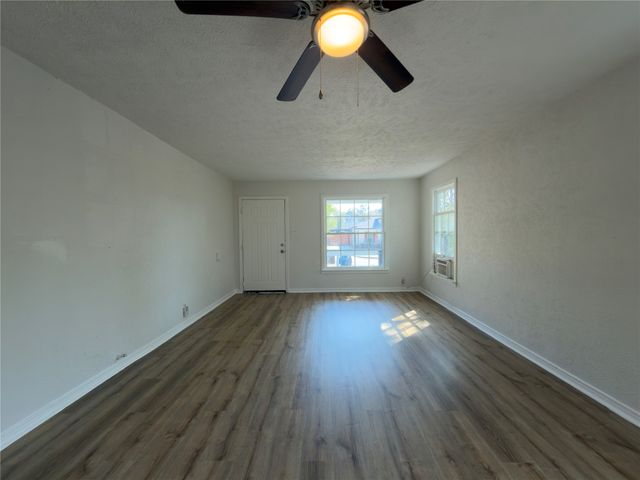 2913 Avenue A, Fort Worth, TX 76105