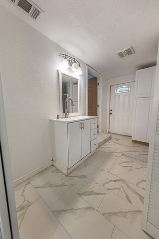 6604 3rd Street, Lubbock, TX 79416