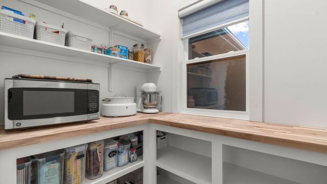 4409 ROYAL COUNTY RD, Columbia, MO 65201