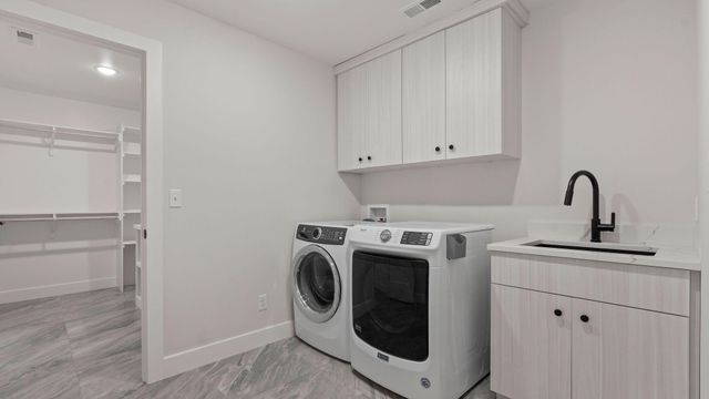 4409 ROYAL COUNTY RD, Columbia, MO 65201