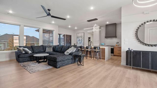 4409 ROYAL COUNTY RD, Columbia, MO 65201