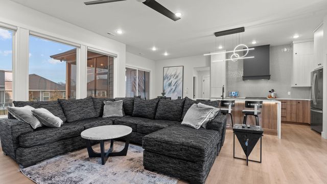 4409 ROYAL COUNTY RD, Columbia, MO 65201