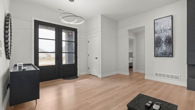 4409 ROYAL COUNTY RD, Columbia, MO 65201