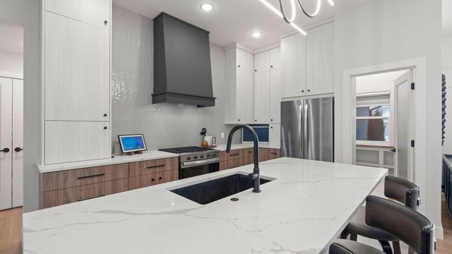 4409 ROYAL COUNTY RD, Columbia, MO 65201