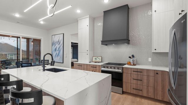 4409 ROYAL COUNTY RD, Columbia, MO 65201