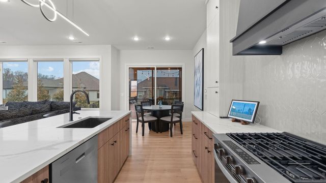 4409 ROYAL COUNTY RD, Columbia, MO 65201