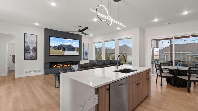 4409 ROYAL COUNTY RD, Columbia, MO 65201